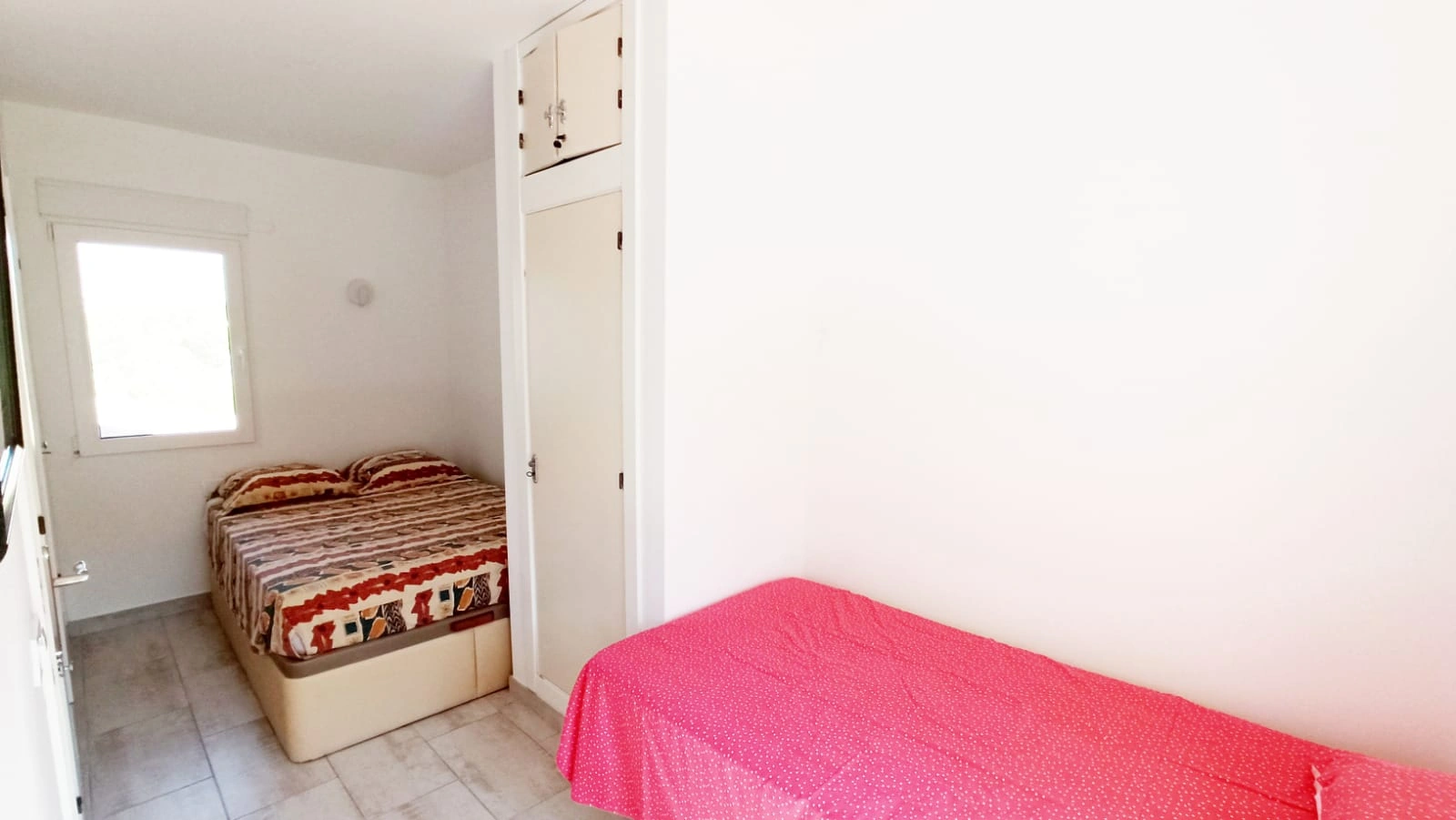 Cometa III Calpe - Villa with large plot and tennis court for sale.