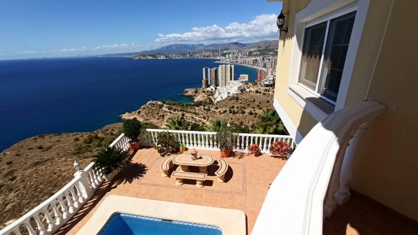 Frontline villa in Benidorm for sale - Villa Del Mar.