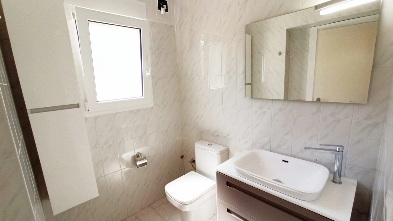 Cometa III Calpe - Villa with large plot and tennis court for sale.