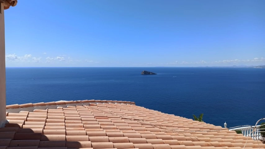 Frontline villa in Benidorm for sale - Villa Del Mar.