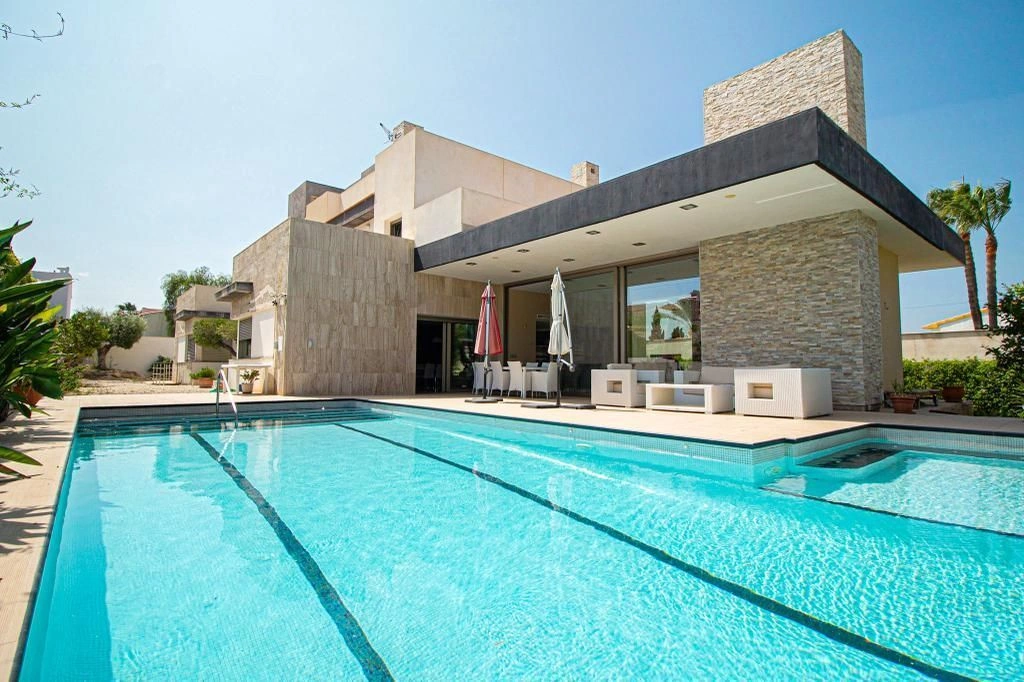 Villa for sale in Alfas Del Pi