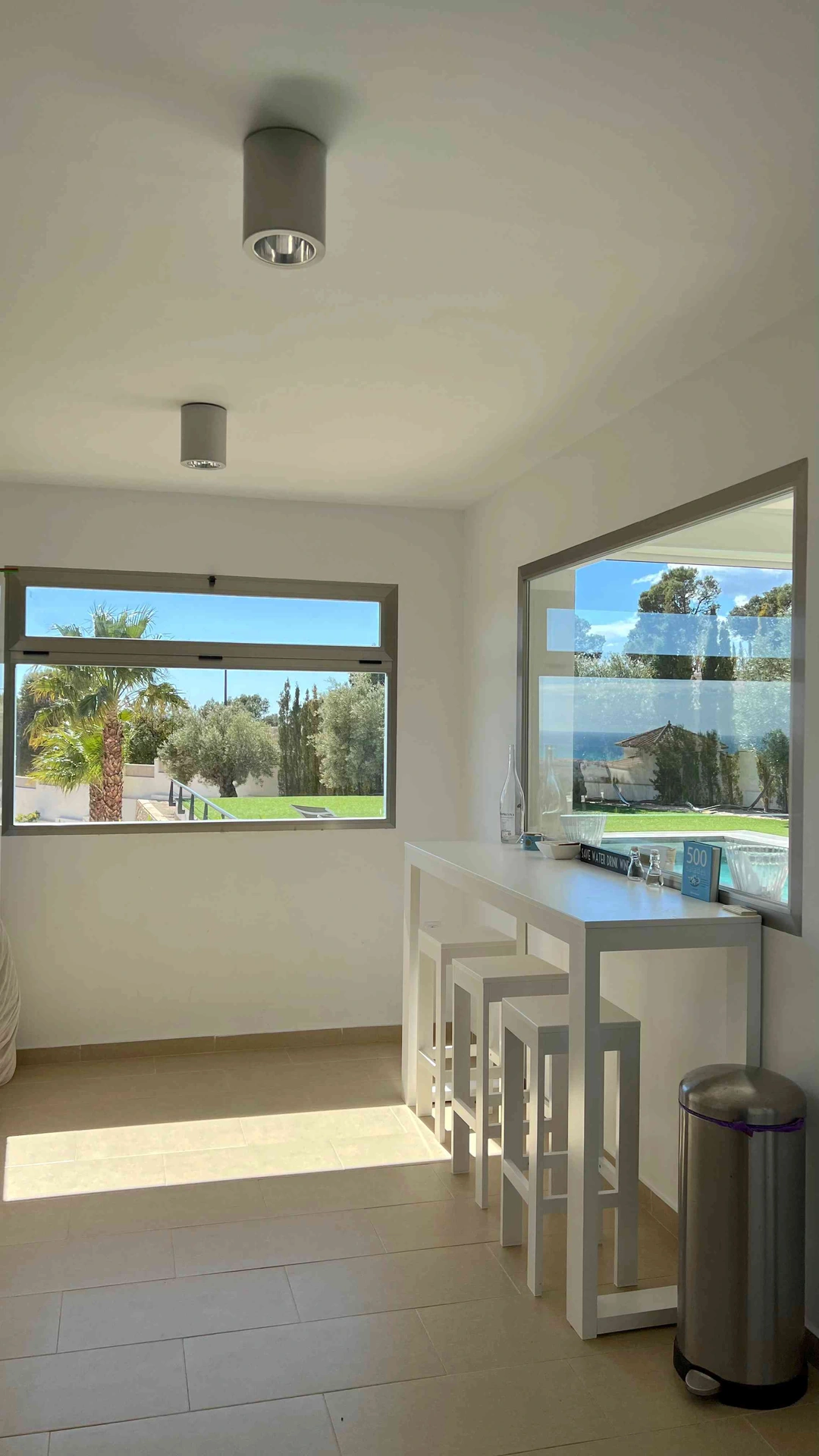 Modern villa in Altea la Vella with sea and mountain views.