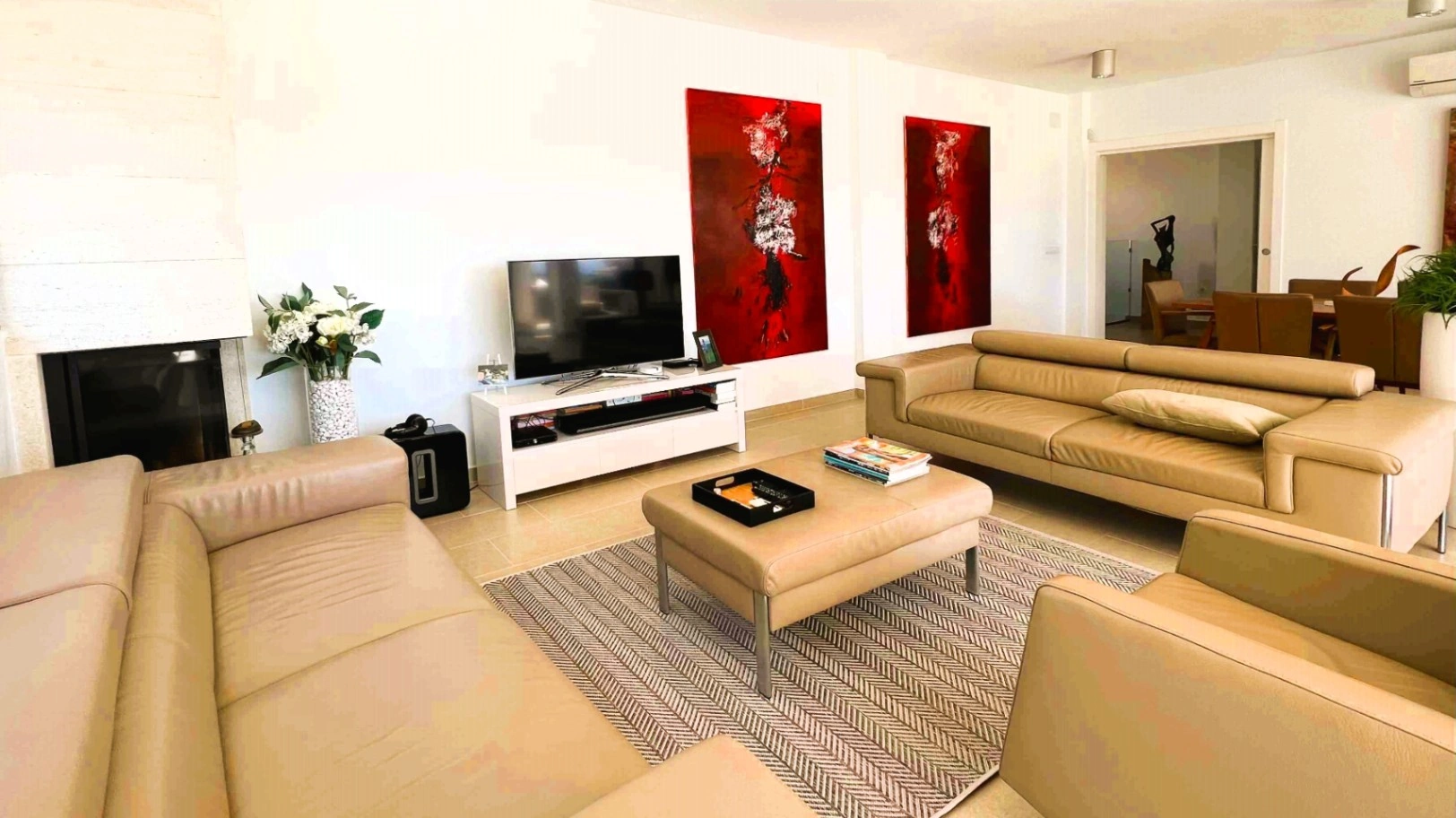 Modern villa in Altea la Vella with sea and mountain views.