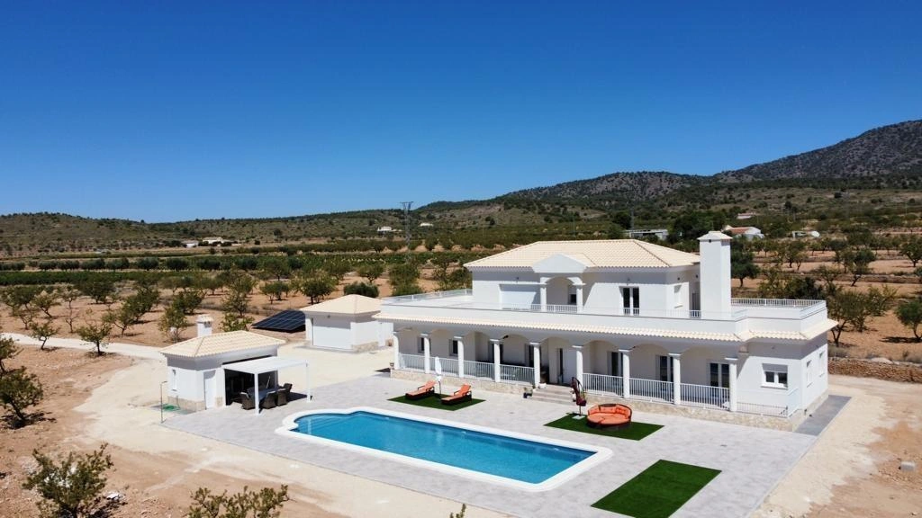 Villa for sale in Pinoso