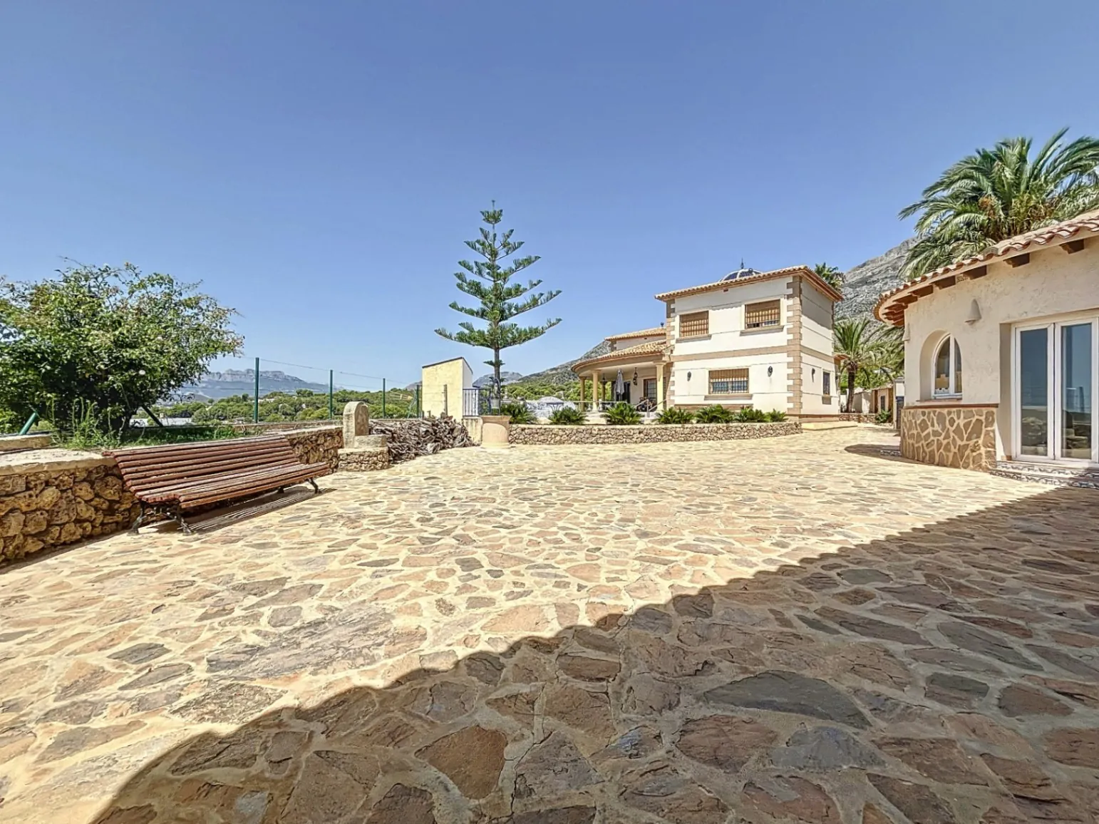 Villa for sale in Altea
