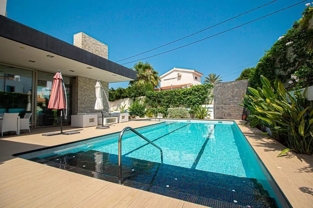 Villa for sale in Alfas Del Pi
