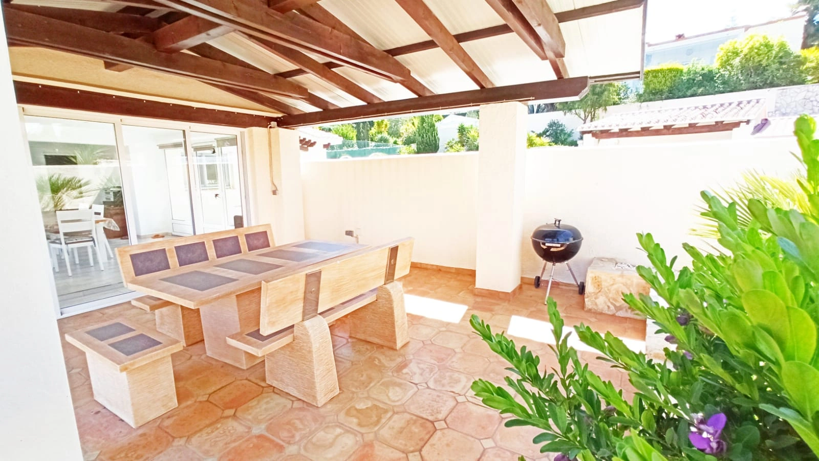 Cometa III Calpe - Villa with large plot and tennis court for sale.