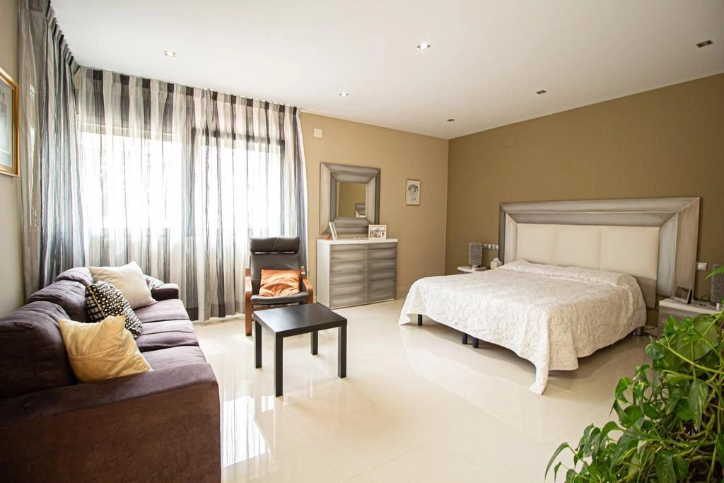 Villa for sale in Alfas Del Pi