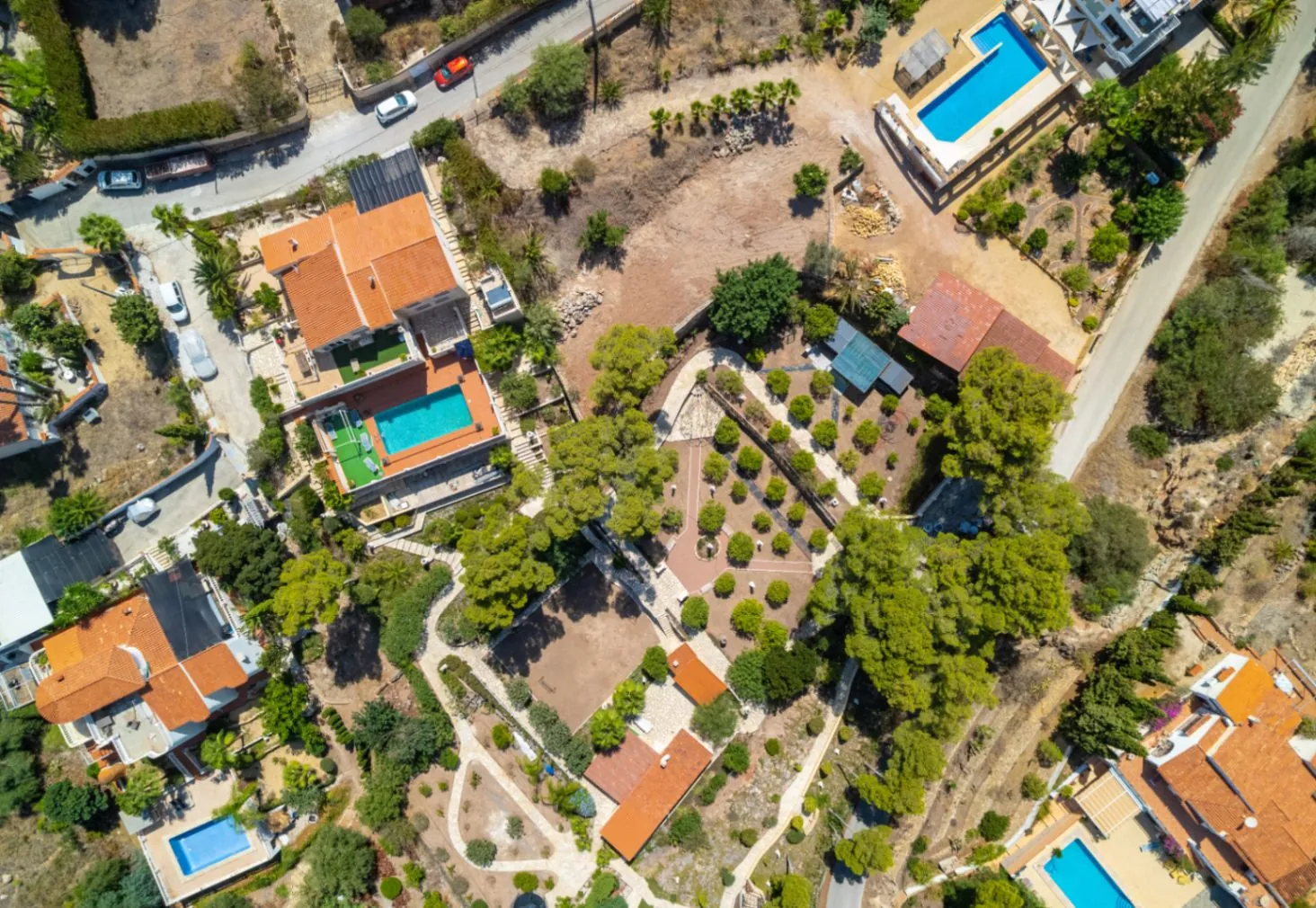 Luxury villa on a 5943 m2 plot with panoramic views.