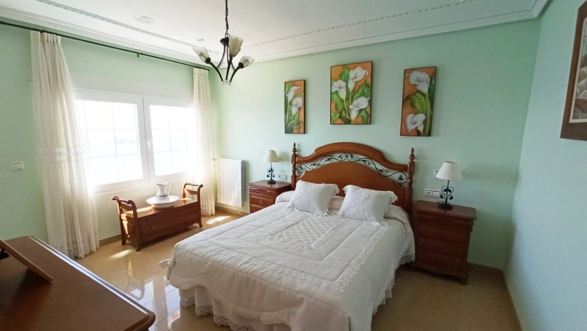 Frontline villa in Benidorm for sale - Villa Del Mar.