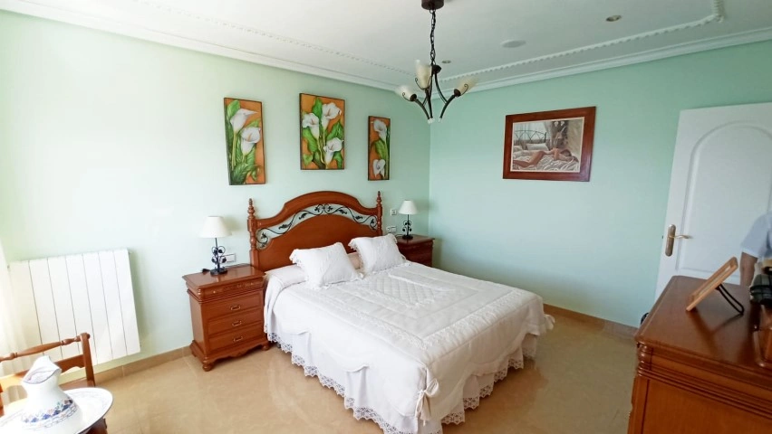 Frontline villa in Benidorm for sale - Villa Del Mar.