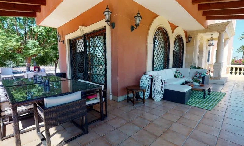 Villa for sale in Elche