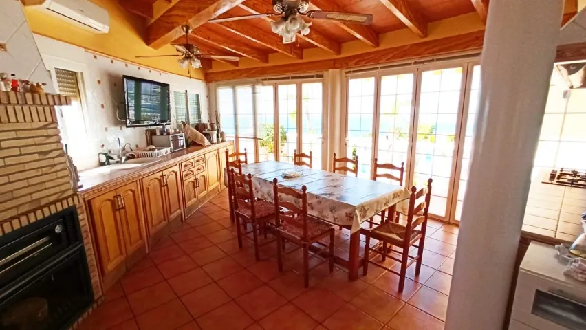 Frontline villa in Benidorm for sale - Villa Del Mar.