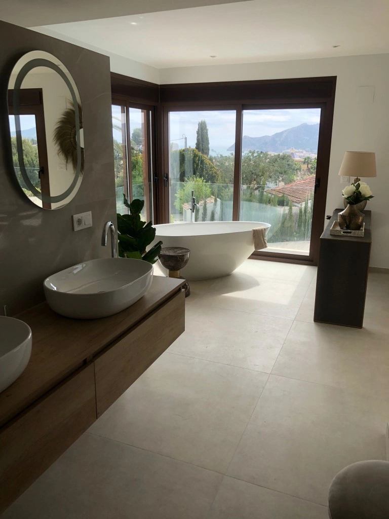 Modern finca with large plot in Altea, sea views!