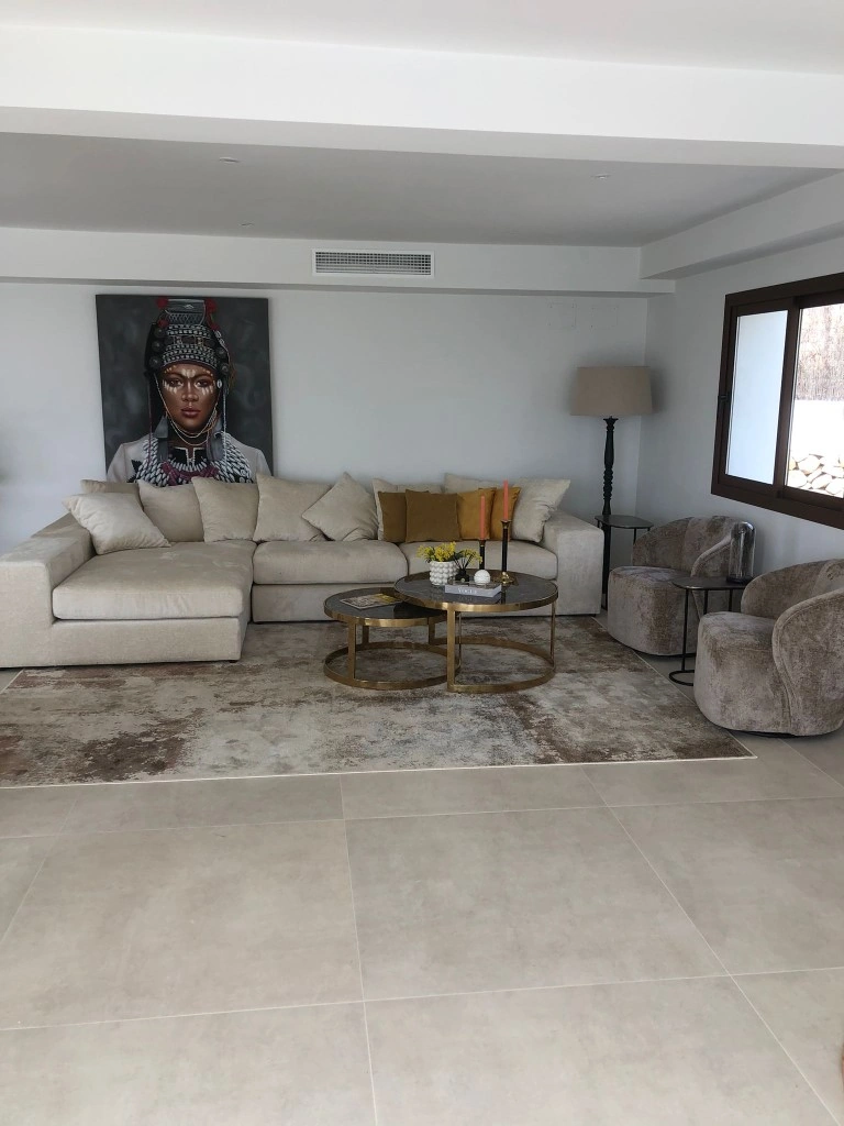 Modern finca with large plot in Altea, sea views!