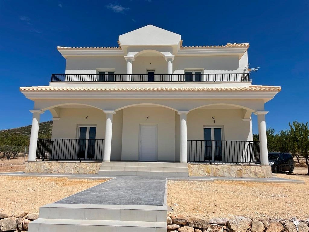 Villa for sale in Pinoso