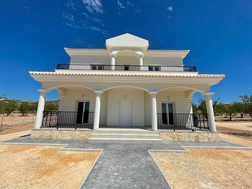 Villa for sale in Pinoso