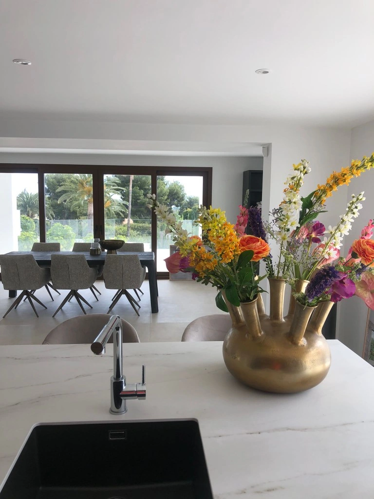 Modern finca with large plot in Altea, sea views!