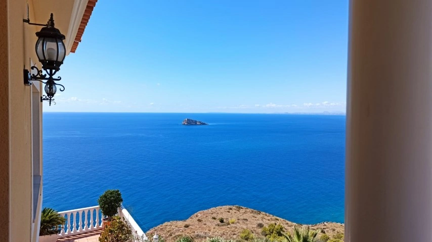 Frontline villa in Benidorm for sale - Villa Del Mar.