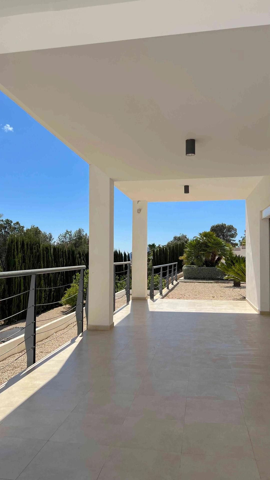 Modern villa in Altea la Vella with sea and mountain views.