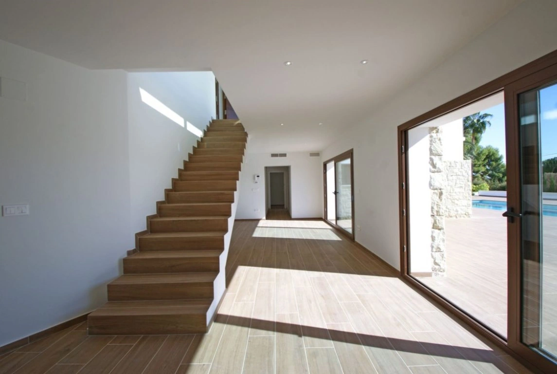 Modern finca with large plot in Altea, sea views!