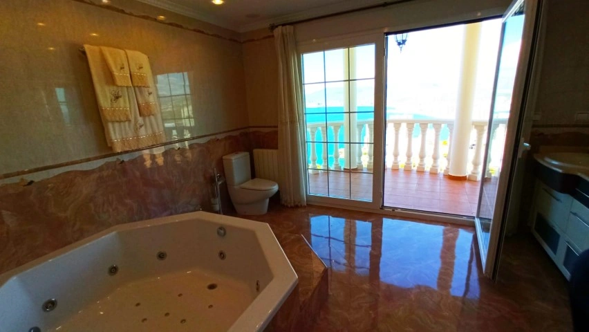 Frontline villa in Benidorm for sale - Villa Del Mar.