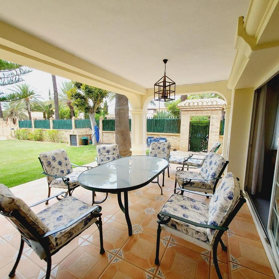 Villa for sale in Orihuela Costa
