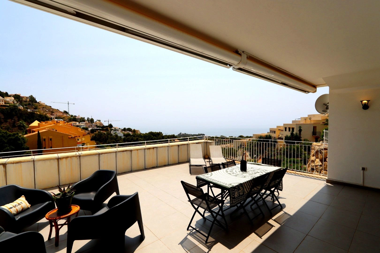 Apartment with sea views in Sol Marina, Altea. With pool, situated in a natural setting