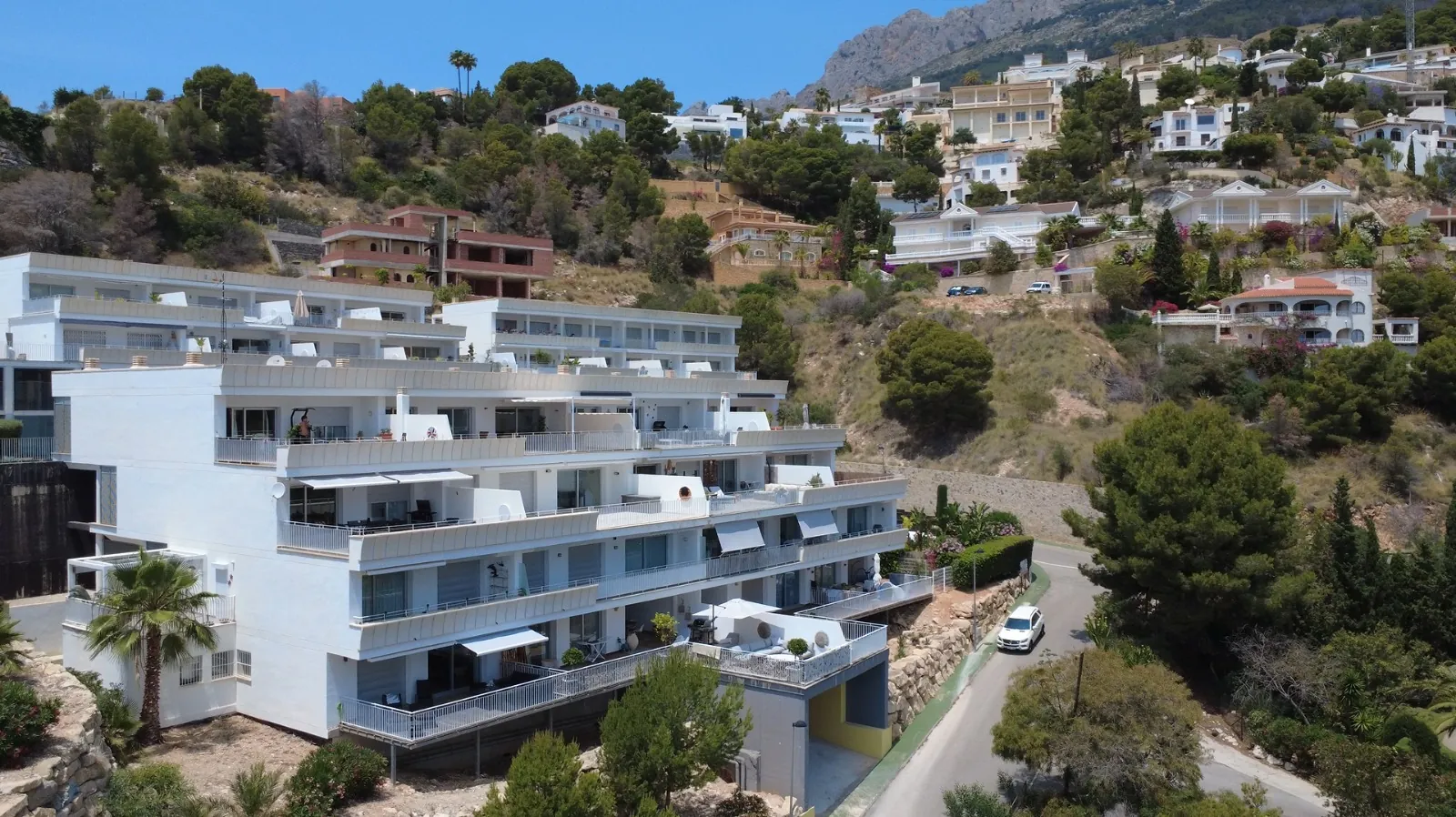 Apartment with sea views in Sol Marina, Altea. With pool, situated in a natural setting