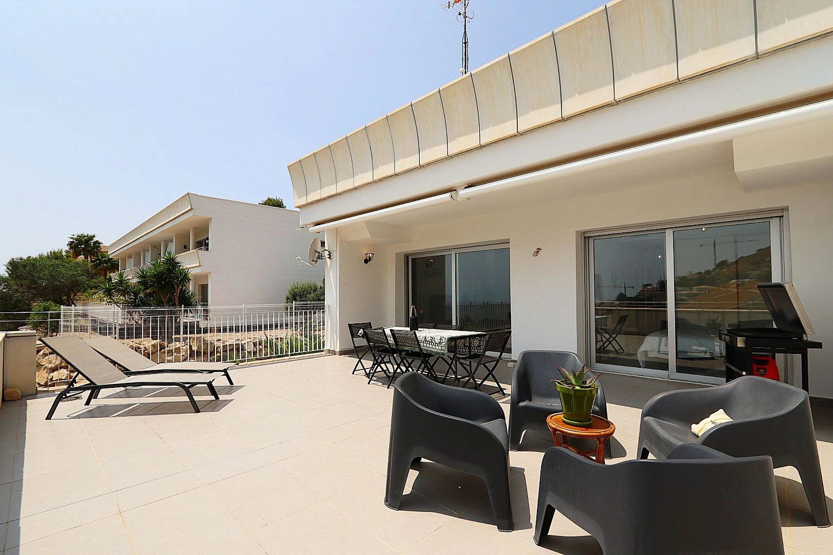 Apartment with sea views in Sol Marina, Altea. With pool, situated in a natural setting