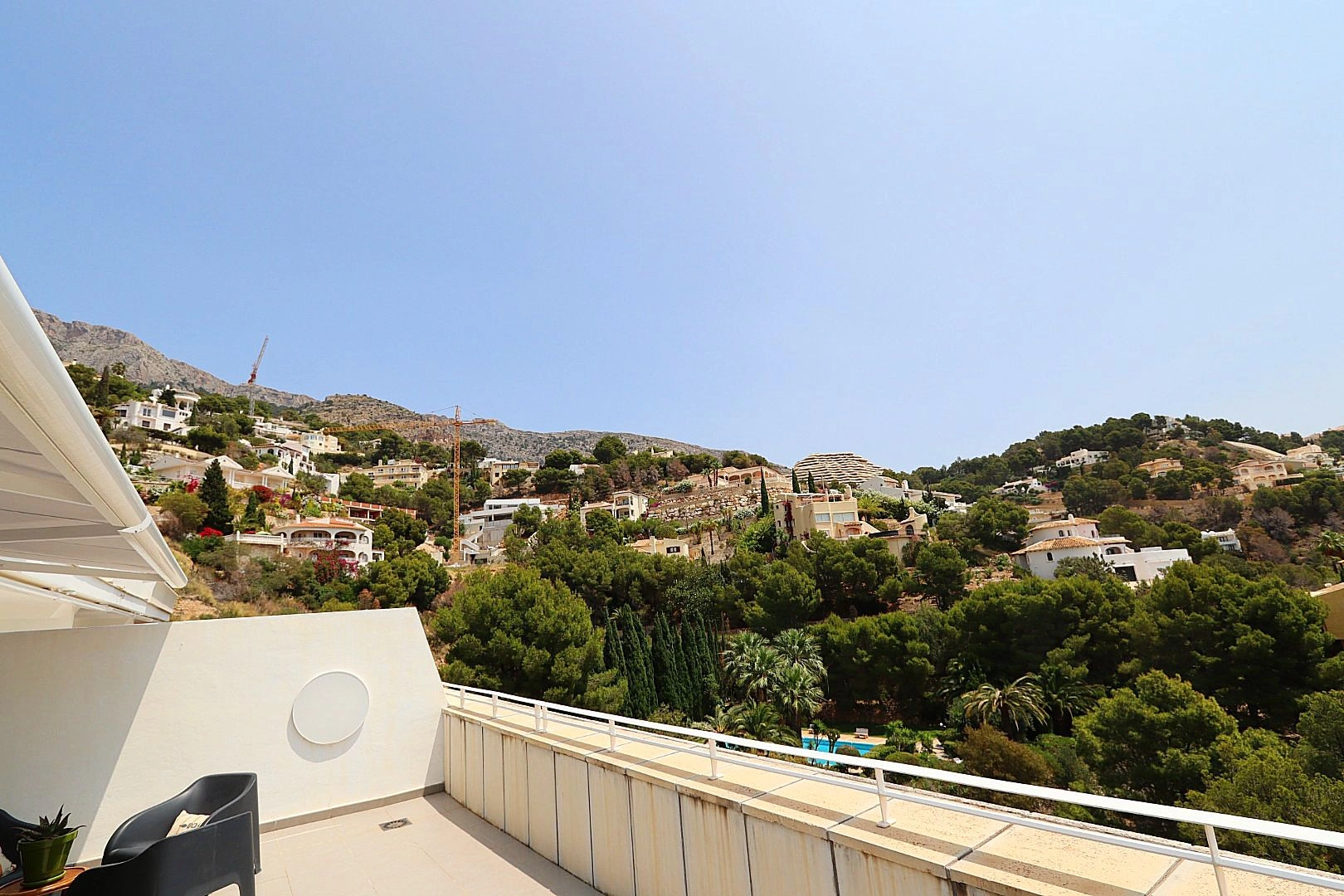 Apartment with sea views in Sol Marina, Altea. With pool, situated in a natural setting