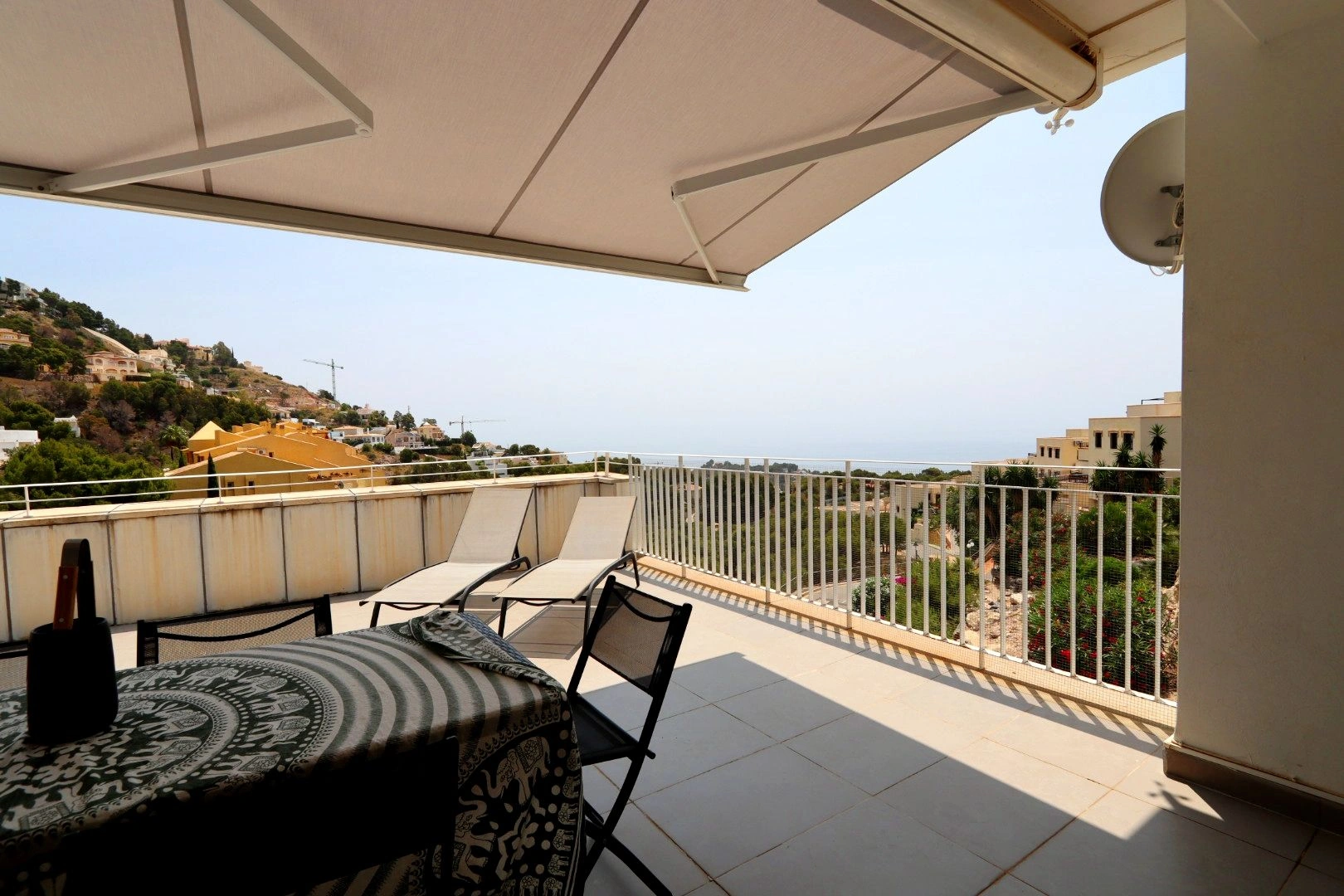 Apartment with sea views in Sol Marina, Altea. With pool, situated in a natural setting