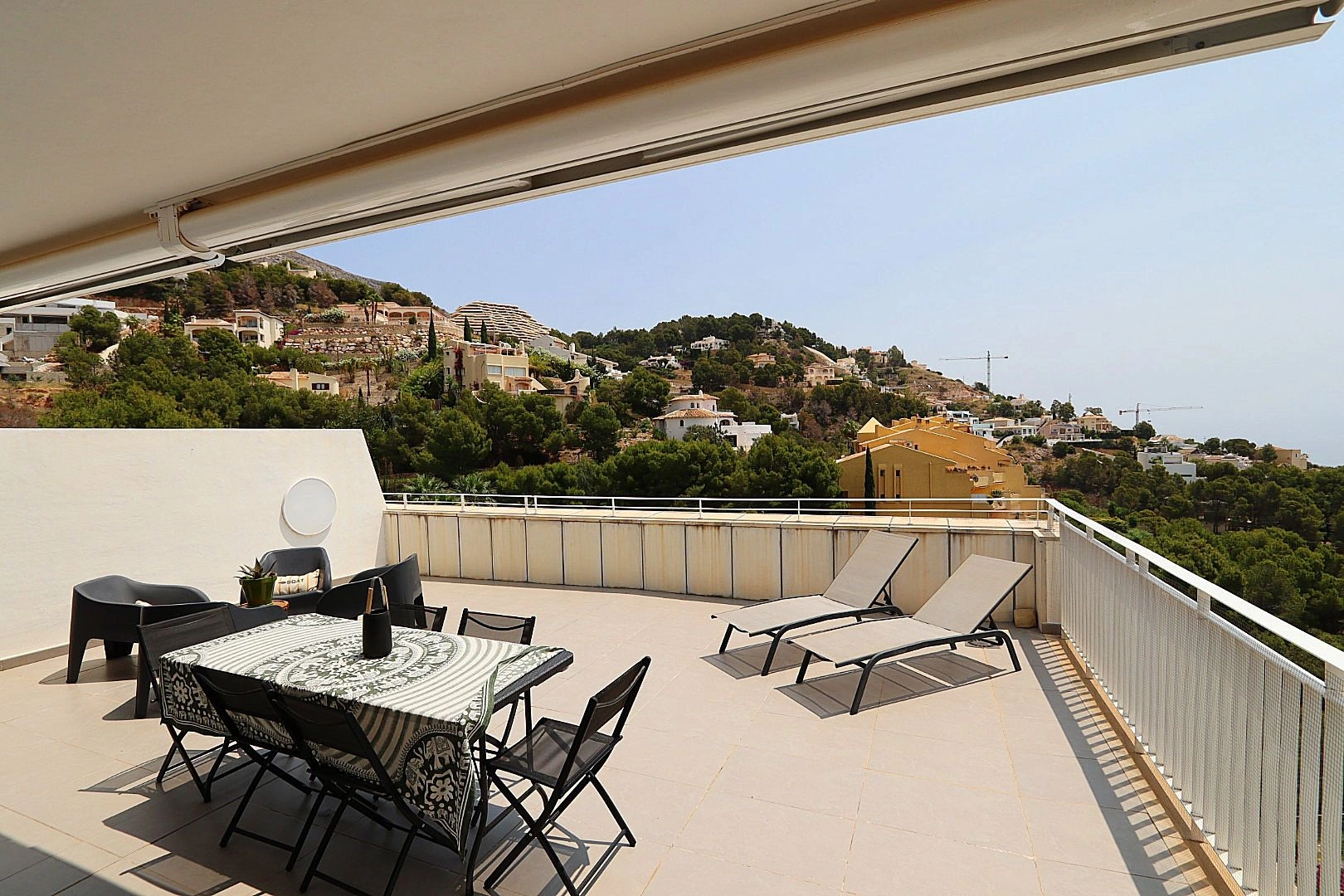 Apartment with sea views in Sol Marina, Altea. With pool, situated in a natural setting