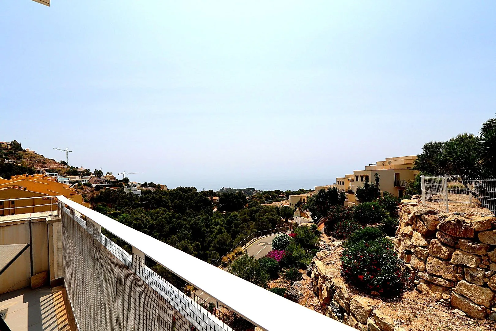 Apartment with sea views in Sol Marina, Altea. With pool, situated in a natural setting