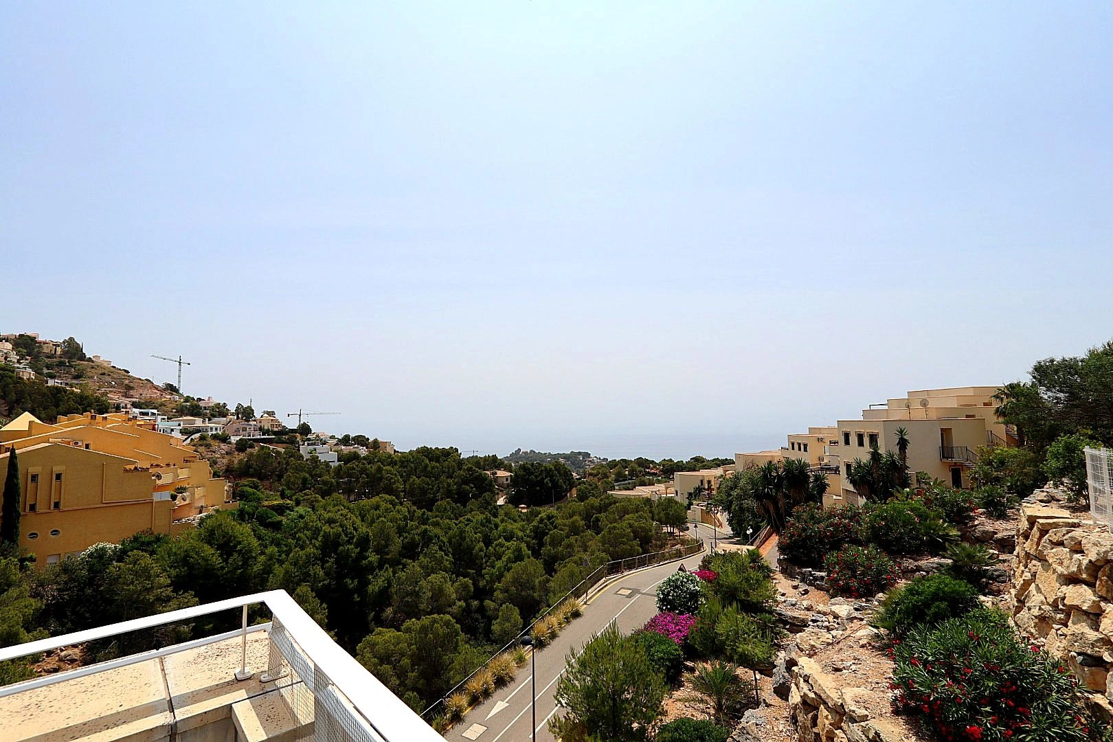 Apartment with sea views in Sol Marina, Altea. With pool, situated in a natural setting
