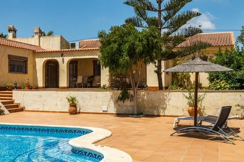Villa for sale in Los Montesinos