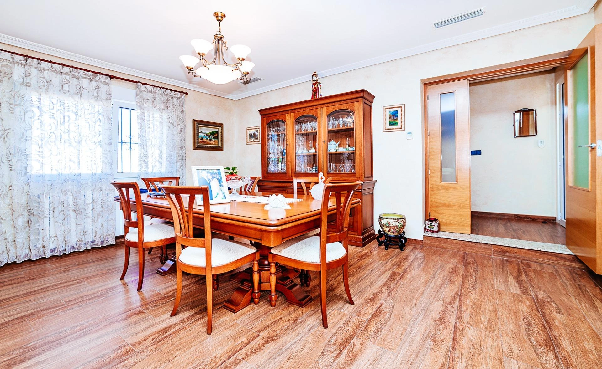 Villa for sale in Los Montesinos
