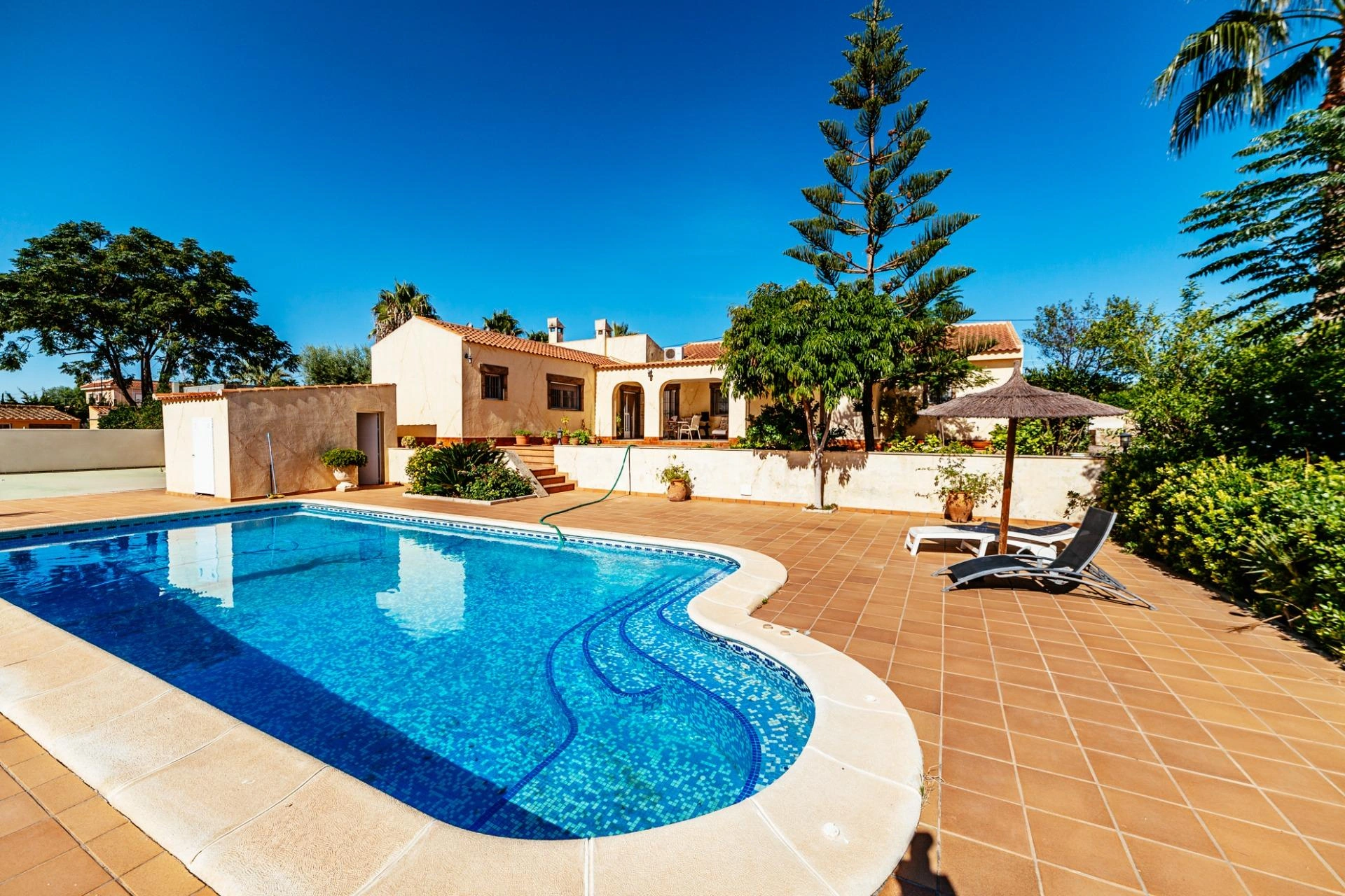 Villa for sale in Los Montesinos