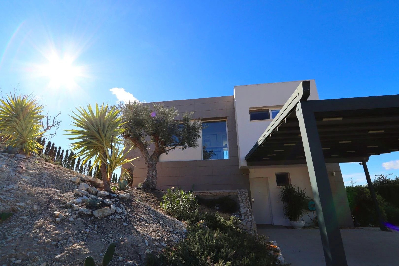 Modern, exclusive, and with sea views: discover your new home.