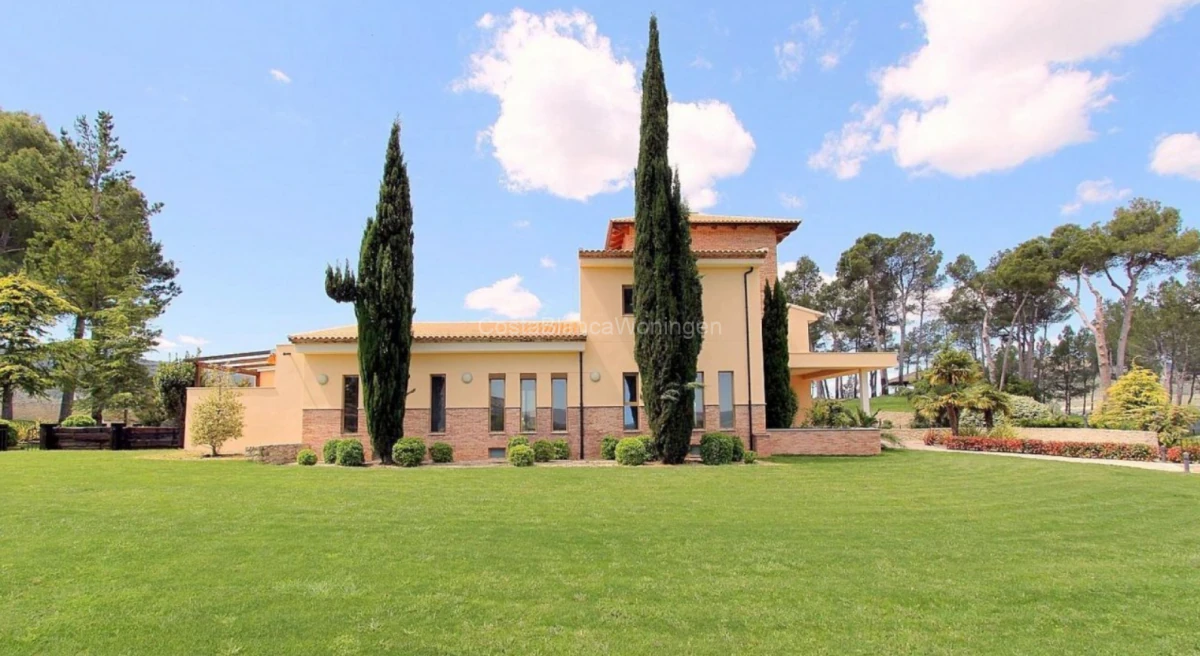 Villa for sale in Penaguila