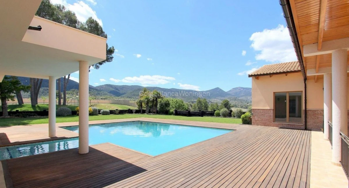 Villa for sale in Penaguila