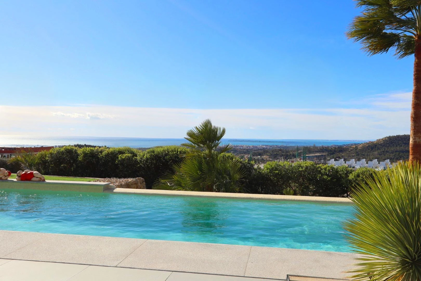 Modern, exclusive, and with sea views: discover your new home.