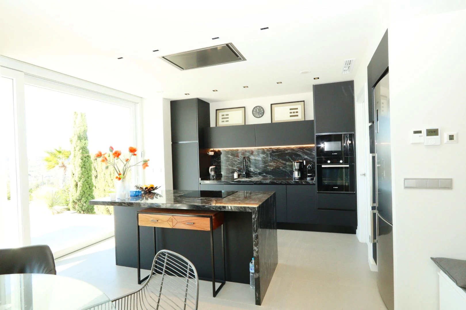 Modern, exclusive, and with sea views: discover your new home.