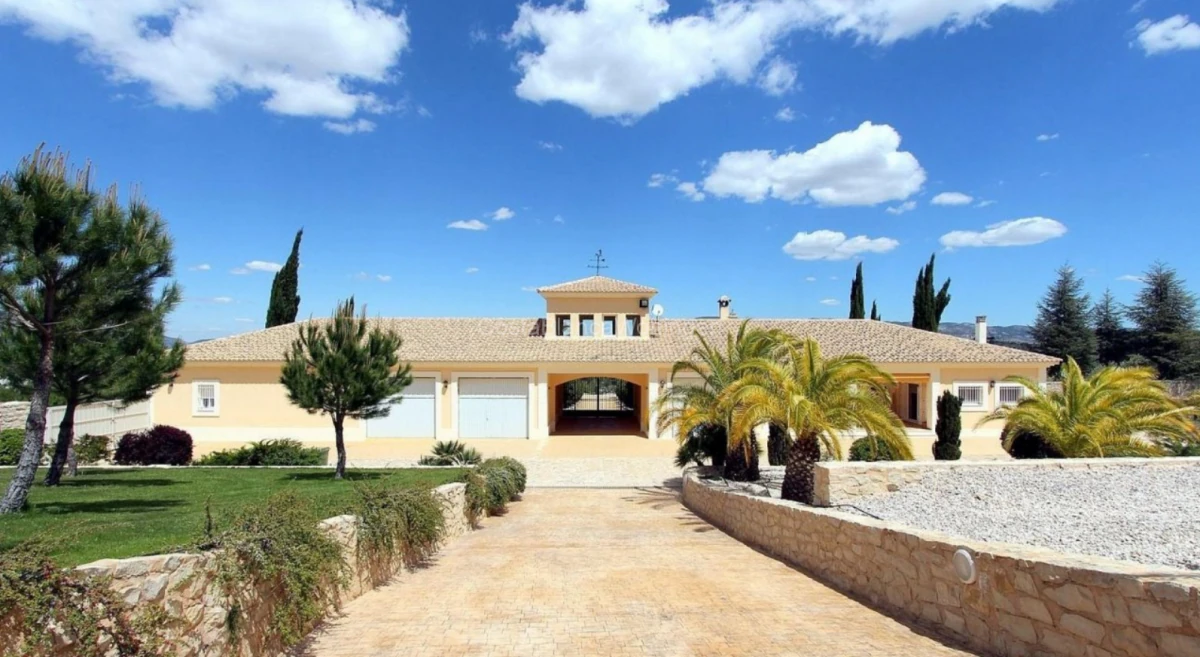 Villa for sale in Penaguila
