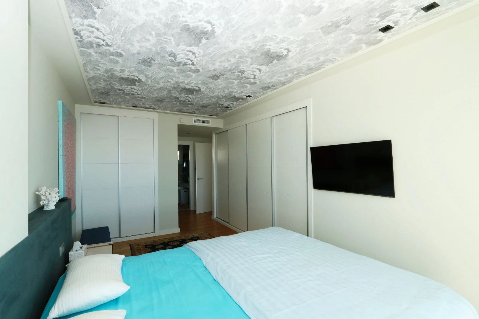 Modern, exclusive, and with sea views: discover your new home.