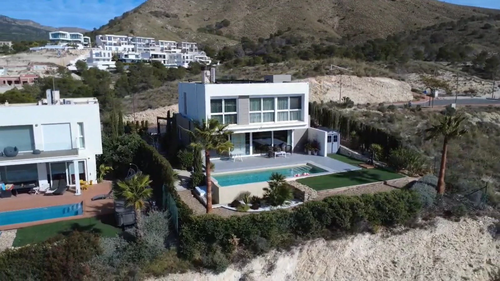 Modern, exclusive, and with sea views: discover your new home.