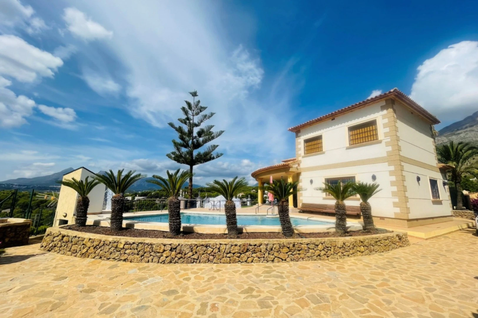 Villa for sale in Altea La Vieja, Alicante