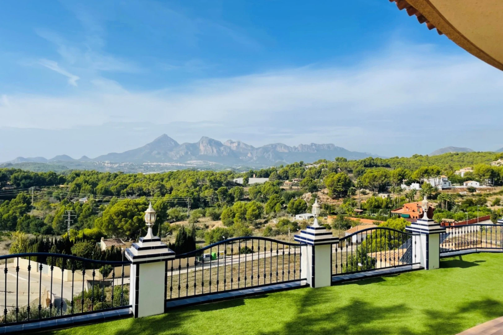 Villa for sale in Altea La Vieja, Alicante