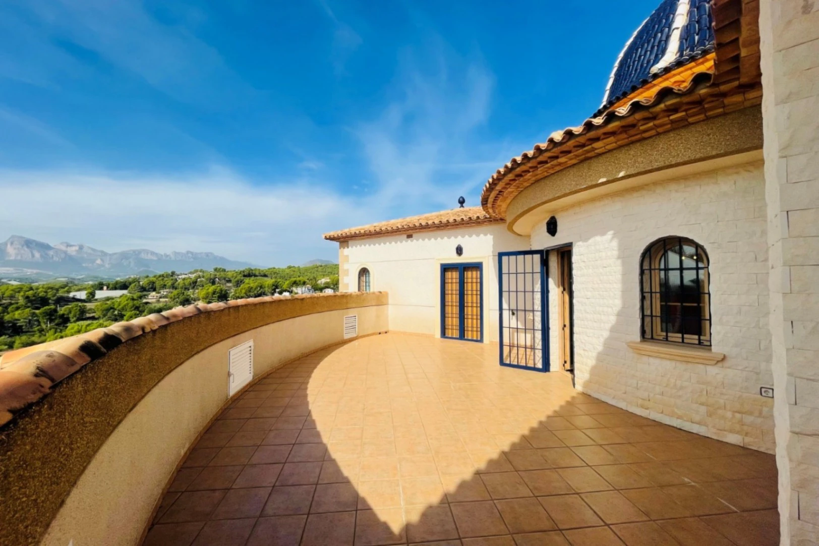 Villa for sale in Altea La Vieja, Alicante
