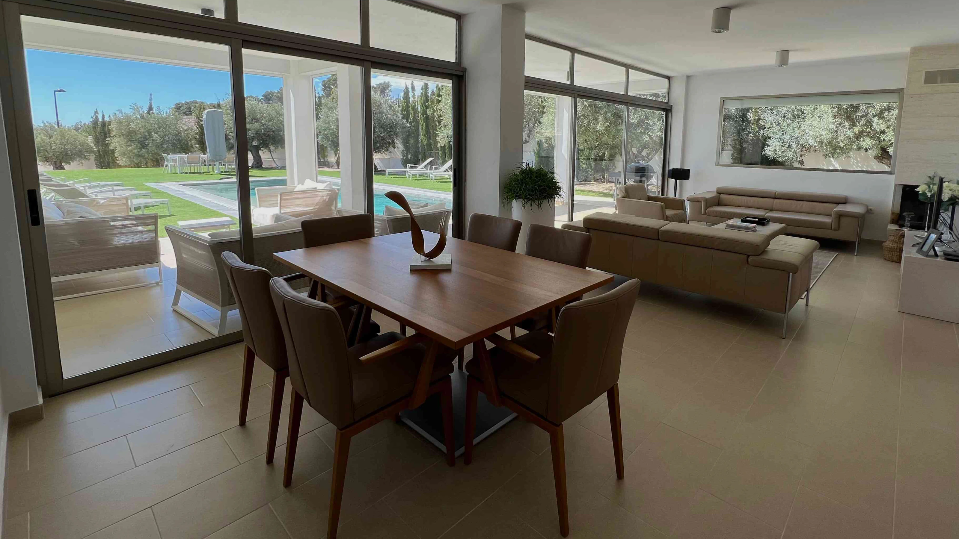 Modern villa in Altea la Vella with sea and mountain views.